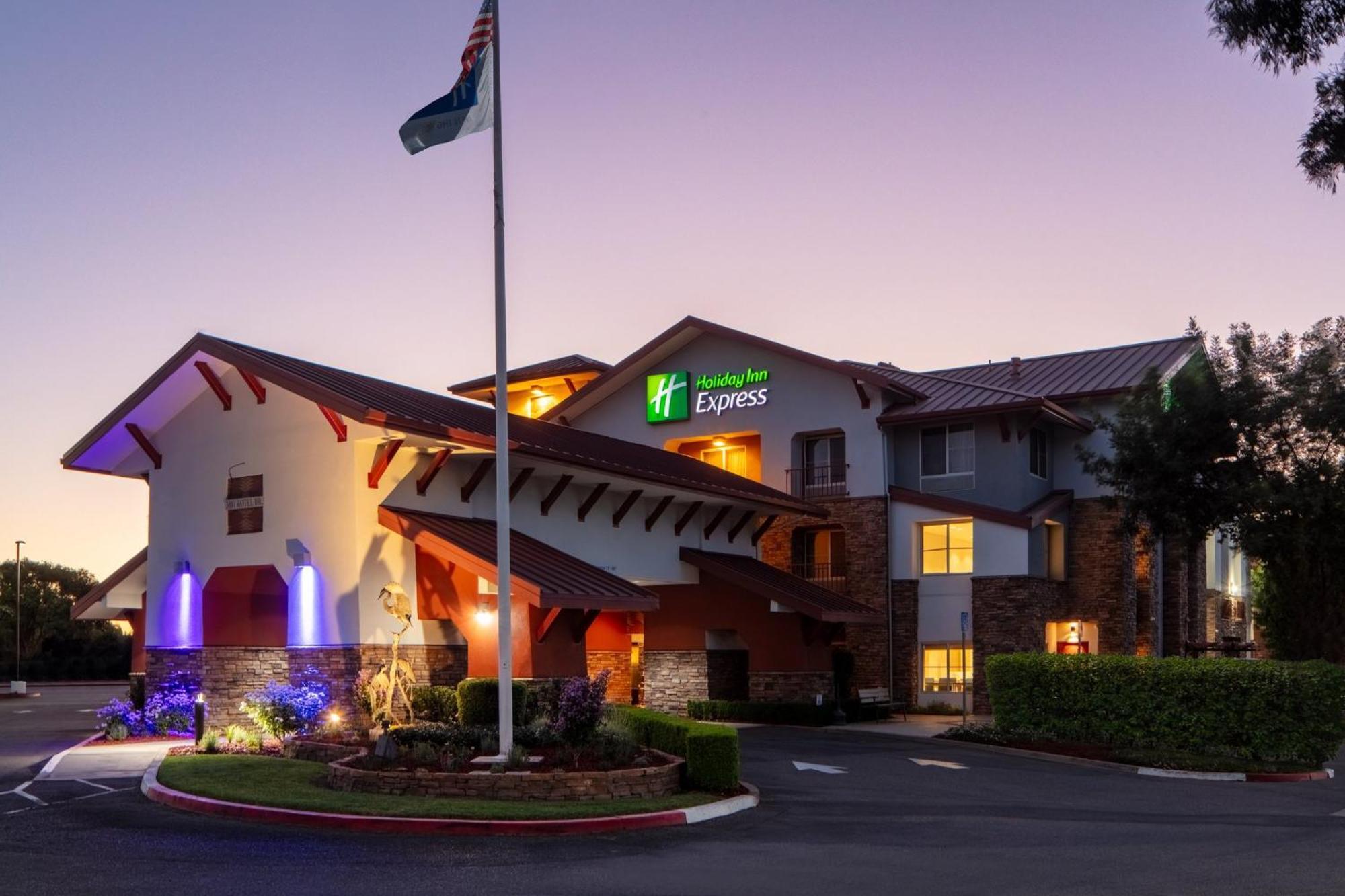 Holiday Inn Express Turlock By Ihg Exterior foto